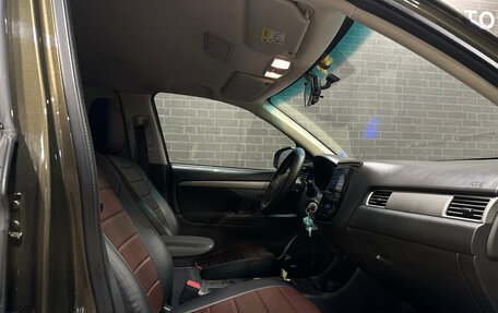 Mitsubishi Outlander III рестайлинг 3, 2016 год, 1 600 000 рублей, 9 фотография