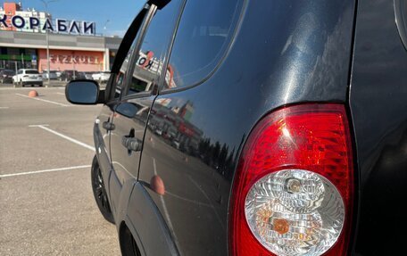 Chevrolet Niva I рестайлинг, 2011 год, 405 000 рублей, 2 фотография