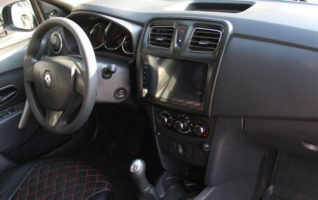 Renault Logan II, 2017 год, 569 000 рублей, 14 фотография