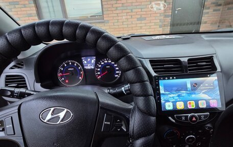 Hyundai Solaris II рестайлинг, 2013 год, 720 000 рублей, 2 фотография