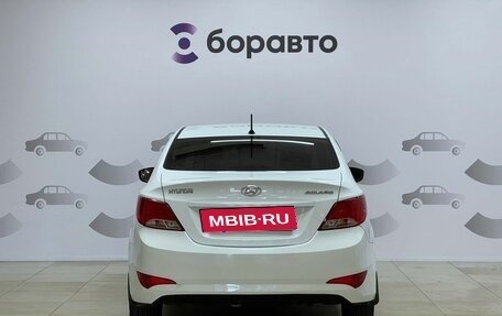 Hyundai Solaris II рестайлинг, 2015 год, 900 000 рублей, 4 фотография
