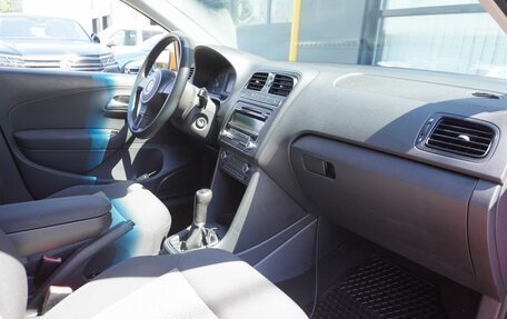 Volkswagen Polo VI (EU Market), 2011 год, 600 000 рублей, 10 фотография