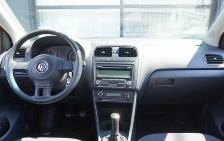 Volkswagen Polo VI (EU Market), 2011 год, 600 000 рублей, 11 фотография