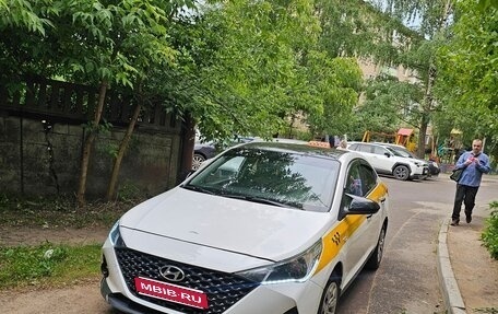 Hyundai Solaris II рестайлинг, 2021 год, 930 000 рублей, 1 фотография