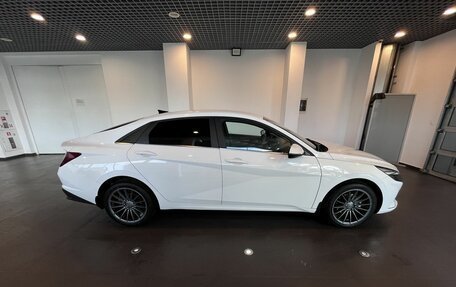 Hyundai Elantra, 2021 год, 2 060 000 рублей, 2 фотография
