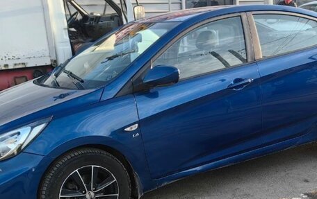 Hyundai Solaris II рестайлинг, 2011 год, 700 000 рублей, 8 фотография