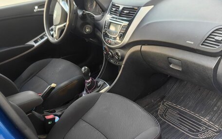 Hyundai Solaris II рестайлинг, 2011 год, 700 000 рублей, 6 фотография