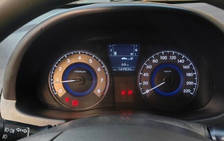 Hyundai Solaris II рестайлинг, 2011 год, 700 000 рублей, 5 фотография