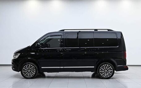 Volkswagen Multivan T6 рестайлинг, 2019 год, 6 905 000 рублей, 2 фотография