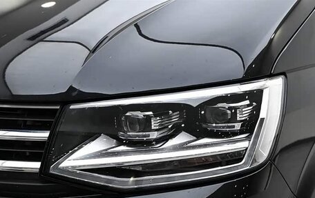 Volkswagen Multivan T6 рестайлинг, 2019 год, 6 905 000 рублей, 3 фотография
