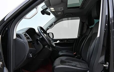 Volkswagen Multivan T6 рестайлинг, 2019 год, 6 905 000 рублей, 7 фотография