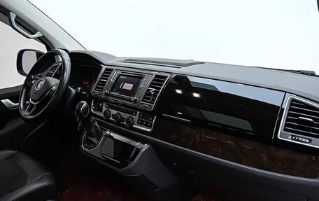 Volkswagen Multivan T6 рестайлинг, 2019 год, 6 905 000 рублей, 9 фотография