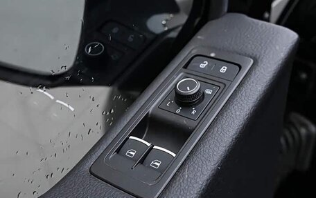 Volkswagen Multivan T6 рестайлинг, 2019 год, 6 905 000 рублей, 13 фотография