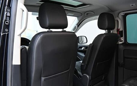 Volkswagen Multivan T6 рестайлинг, 2019 год, 6 905 000 рублей, 18 фотография