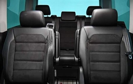 Volkswagen Multivan T6 рестайлинг, 2019 год, 6 905 000 рублей, 17 фотография