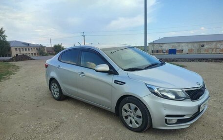 KIA Rio III рестайлинг, 2015 год, 880 000 рублей, 2 фотография