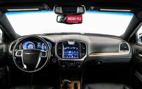 Chrysler 300C II, 2012 год, 1 399 000 рублей, 13 фотография