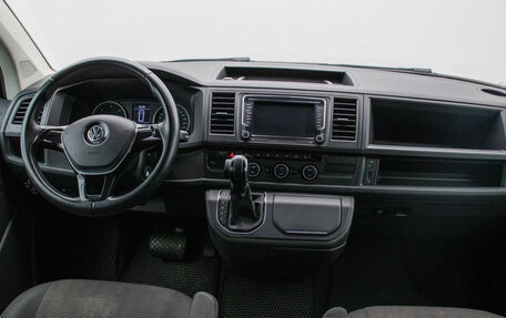 Volkswagen Caravelle T6 рестайлинг, 2016 год, 2 745 000 рублей, 13 фотография