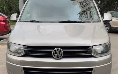Volkswagen Multivan T5, 2013 год, 2 650 000 рублей, 1 фотография