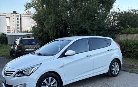 Hyundai Solaris II рестайлинг, 2015 год, 950 000 рублей, 2 фотография