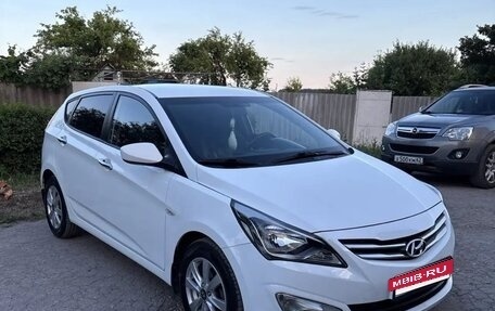 Hyundai Solaris II рестайлинг, 2015 год, 950 000 рублей, 5 фотография
