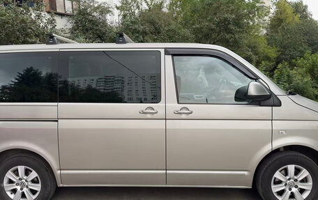 Volkswagen Multivan T5, 2013 год, 2 650 000 рублей, 2 фотография