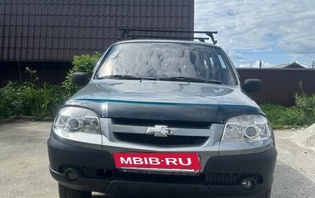 Chevrolet Niva I рестайлинг, 2011 год, 600 000 рублей, 3 фотография