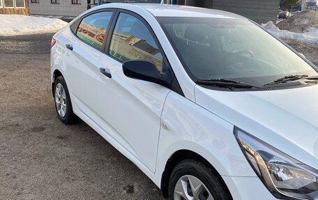 Hyundai Solaris II рестайлинг, 2016 год, 960 000 рублей, 2 фотография