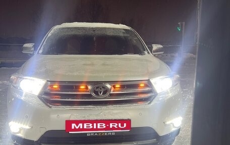 Toyota Highlander III, 2012 год, 2 300 000 рублей, 2 фотография