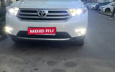 Toyota Highlander III, 2012 год, 2 300 000 рублей, 7 фотография