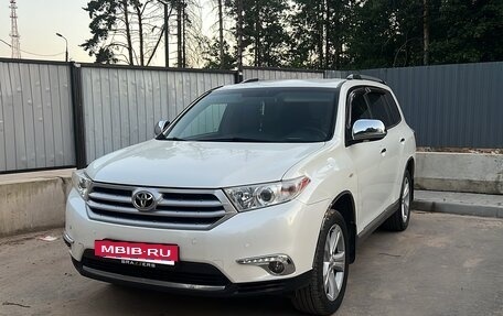 Toyota Highlander III, 2012 год, 2 300 000 рублей, 4 фотография