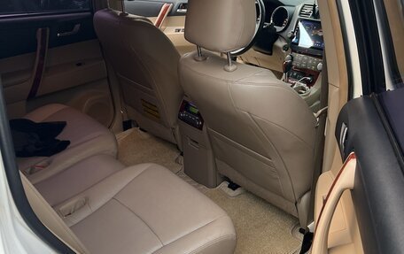 Toyota Highlander III, 2012 год, 2 300 000 рублей, 13 фотография