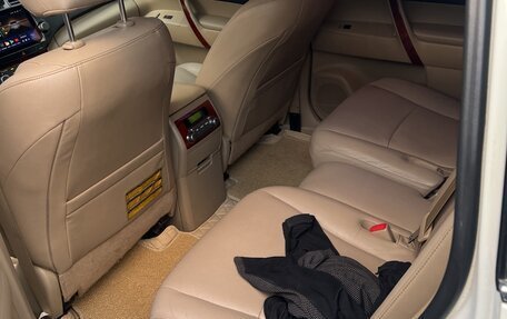 Toyota Highlander III, 2012 год, 2 300 000 рублей, 18 фотография