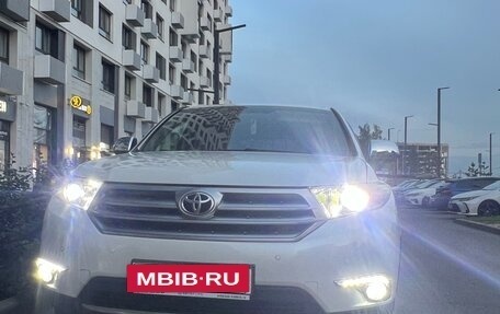 Toyota Highlander III, 2012 год, 2 300 000 рублей, 8 фотография
