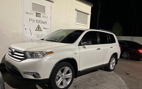 Toyota Highlander III, 2012 год, 2 300 000 рублей, 21 фотография