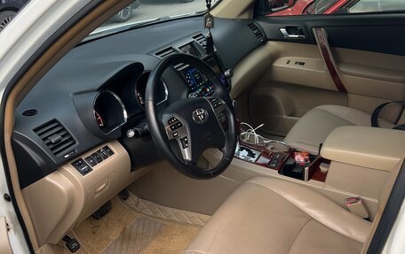Toyota Highlander III, 2012 год, 2 300 000 рублей, 19 фотография