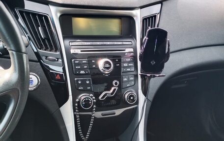 Hyundai Sonata VI, 2011 год, 900 000 рублей, 8 фотография