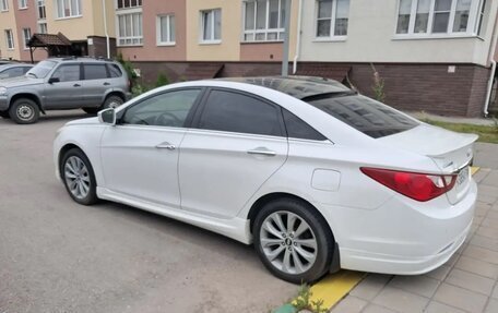 Hyundai Sonata VI, 2011 год, 900 000 рублей, 5 фотография