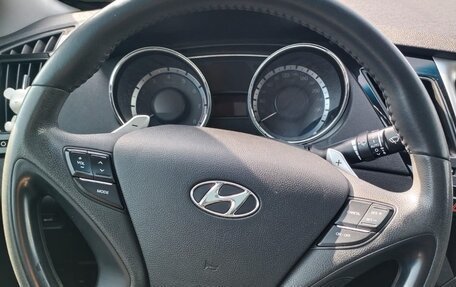 Hyundai Sonata VI, 2011 год, 900 000 рублей, 11 фотография