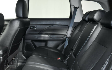 Mitsubishi Outlander III рестайлинг 3, 2015 год, 1 998 790 рублей, 13 фотография