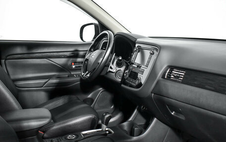 Mitsubishi Outlander III рестайлинг 3, 2015 год, 1 998 790 рублей, 14 фотография