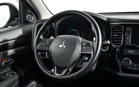 Mitsubishi Outlander III рестайлинг 3, 2015 год, 1 998 790 рублей, 16 фотография