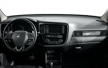 Mitsubishi Outlander III рестайлинг 3, 2015 год, 1 998 790 рублей, 15 фотография