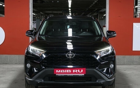 Toyota RAV4, 2021 год, 3 299 000 рублей, 2 фотография