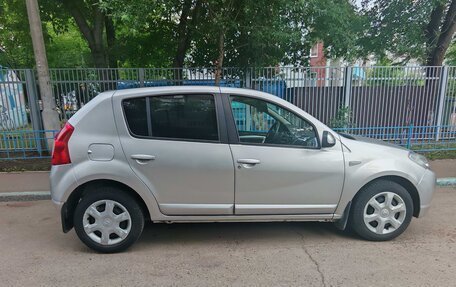 Renault Sandero I, 2013 год, 675 000 рублей, 2 фотография
