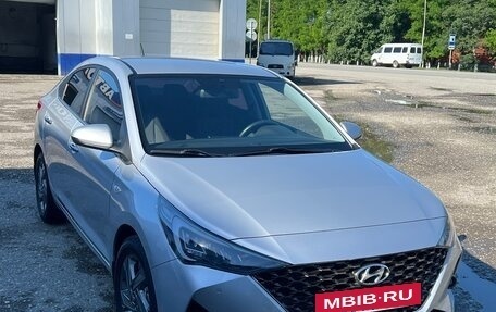 Hyundai Solaris II рестайлинг, 2021 год, 1 650 000 рублей, 3 фотография