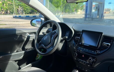 Hyundai Solaris II рестайлинг, 2021 год, 1 650 000 рублей, 10 фотография