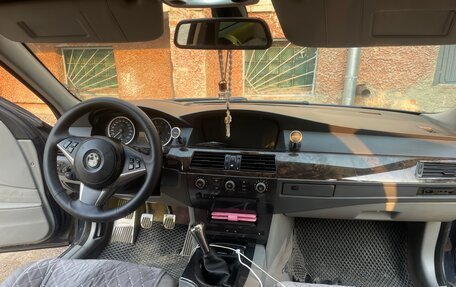 BMW 5 серия, 2004 год, 950 000 рублей, 2 фотография