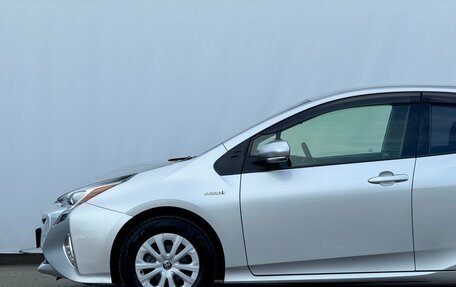 Toyota Prius IV XW50, 2016 год, 1 490 000 рублей, 8 фотография