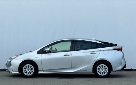 Toyota Prius IV XW50, 2016 год, 1 490 000 рублей, 7 фотография